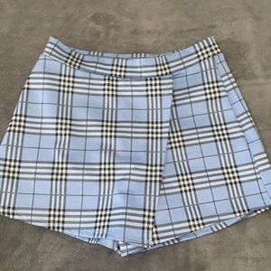Skort (skirt/shorts)